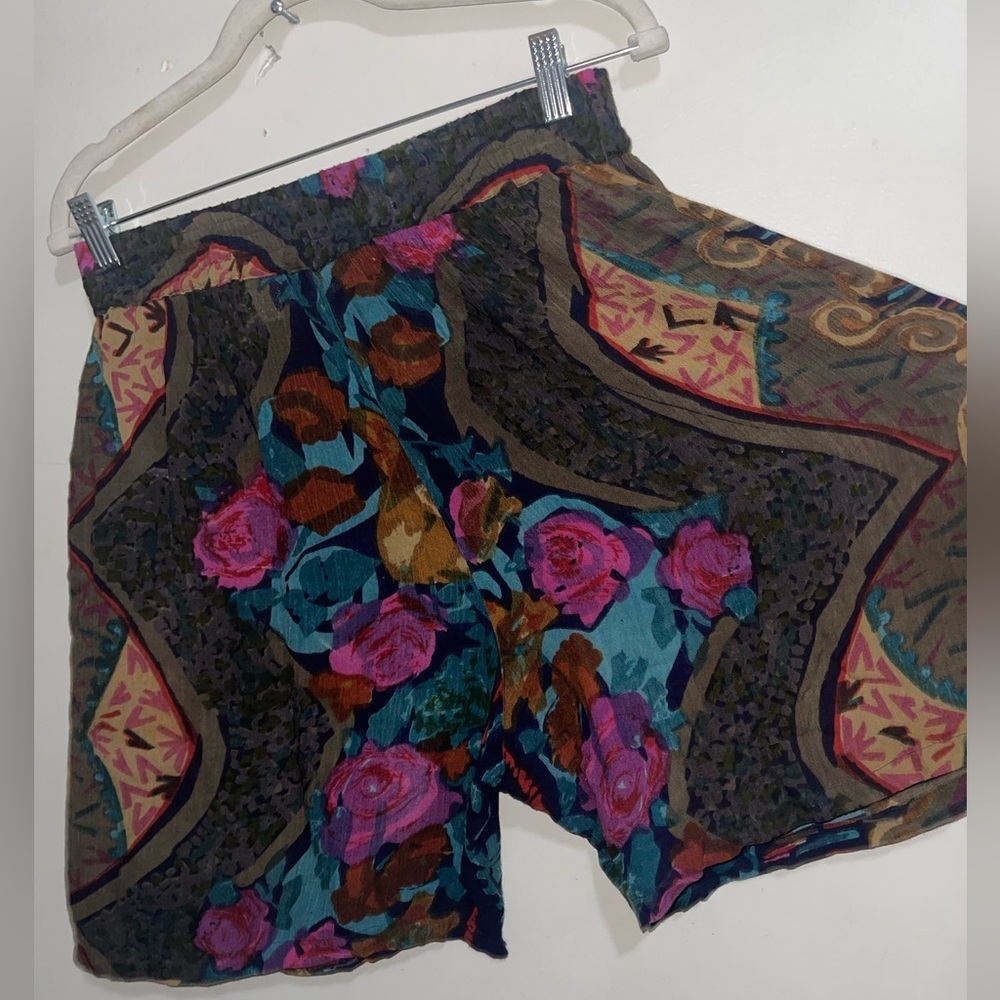 Vintage floral Flowy Shorts